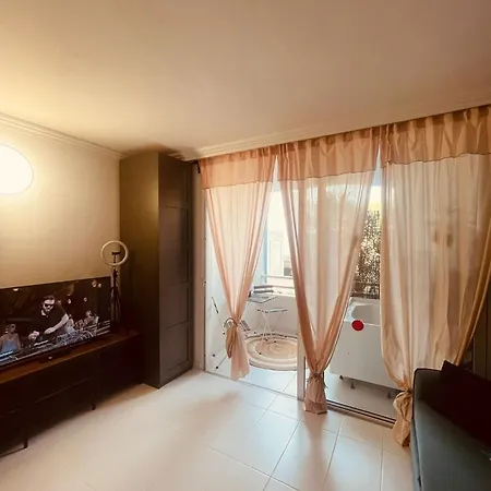 La Maison Parque Jacuzzi Appartement *